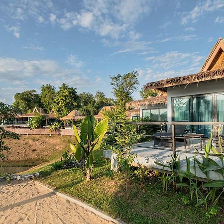 The Sanctuary Nam Ngum Beach Resort Vang Vieng Exterior foto