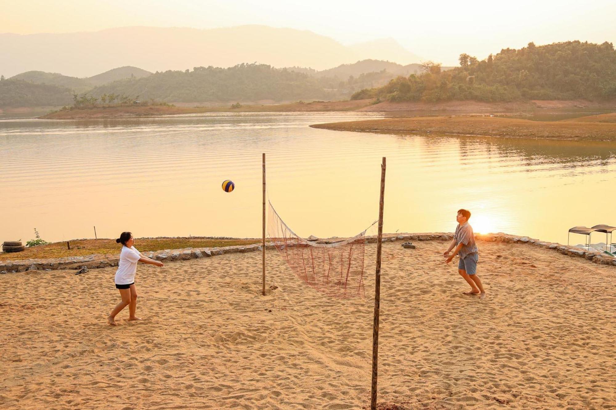 The Sanctuary Nam Ngum Beach Resort Vang Vieng Exterior foto