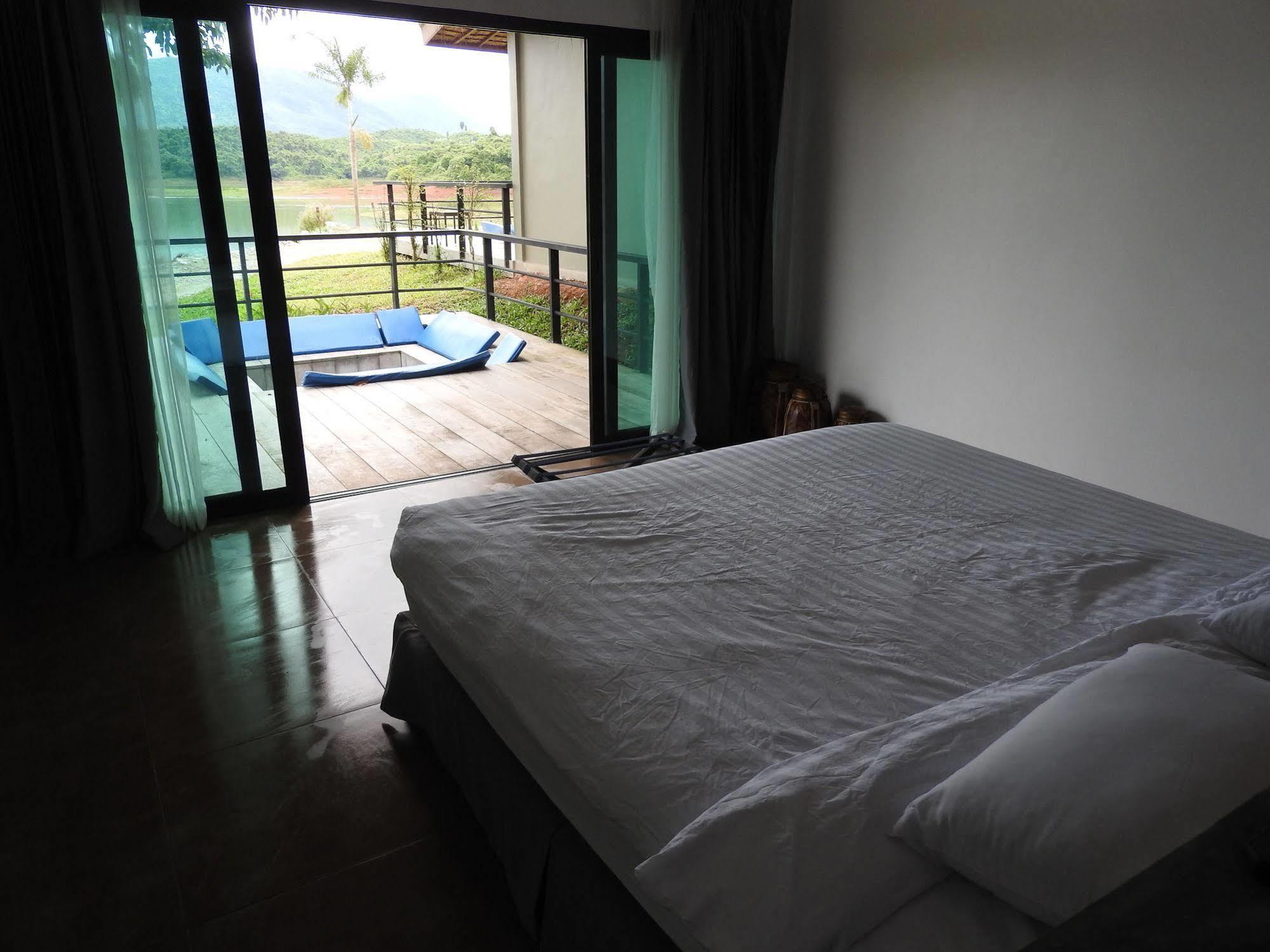 The Sanctuary Nam Ngum Beach Resort Vang Vieng Exterior foto