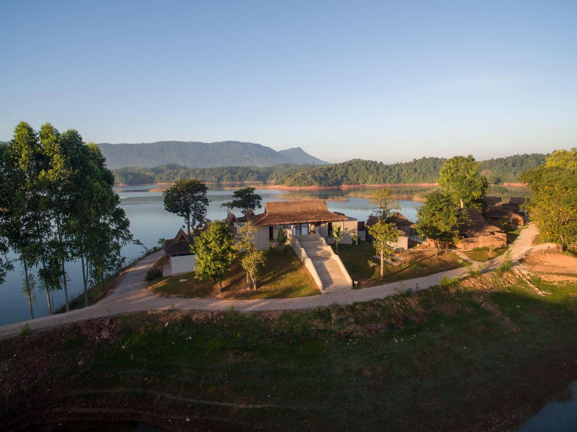 The Sanctuary Nam Ngum Beach Resort Vang Vieng Exterior foto